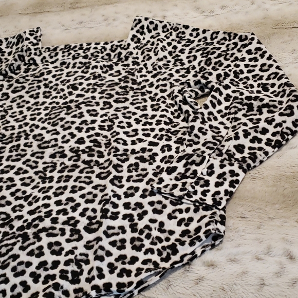 NWT - Ann Taylor Factory Snow Leopard Blouse - Picture 2 of 10